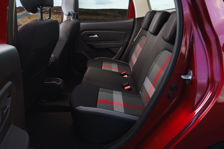 Интерьер Dacia Duster Techroad 2019 года  (UK) (фото 14 из 40)